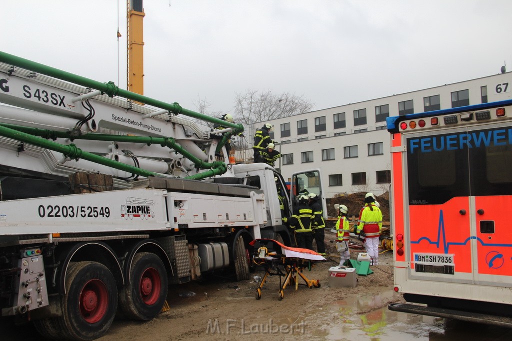 LKW in Rohbau Haus gefahren Huerth Argeles Sur Merstr TK P01.JPG